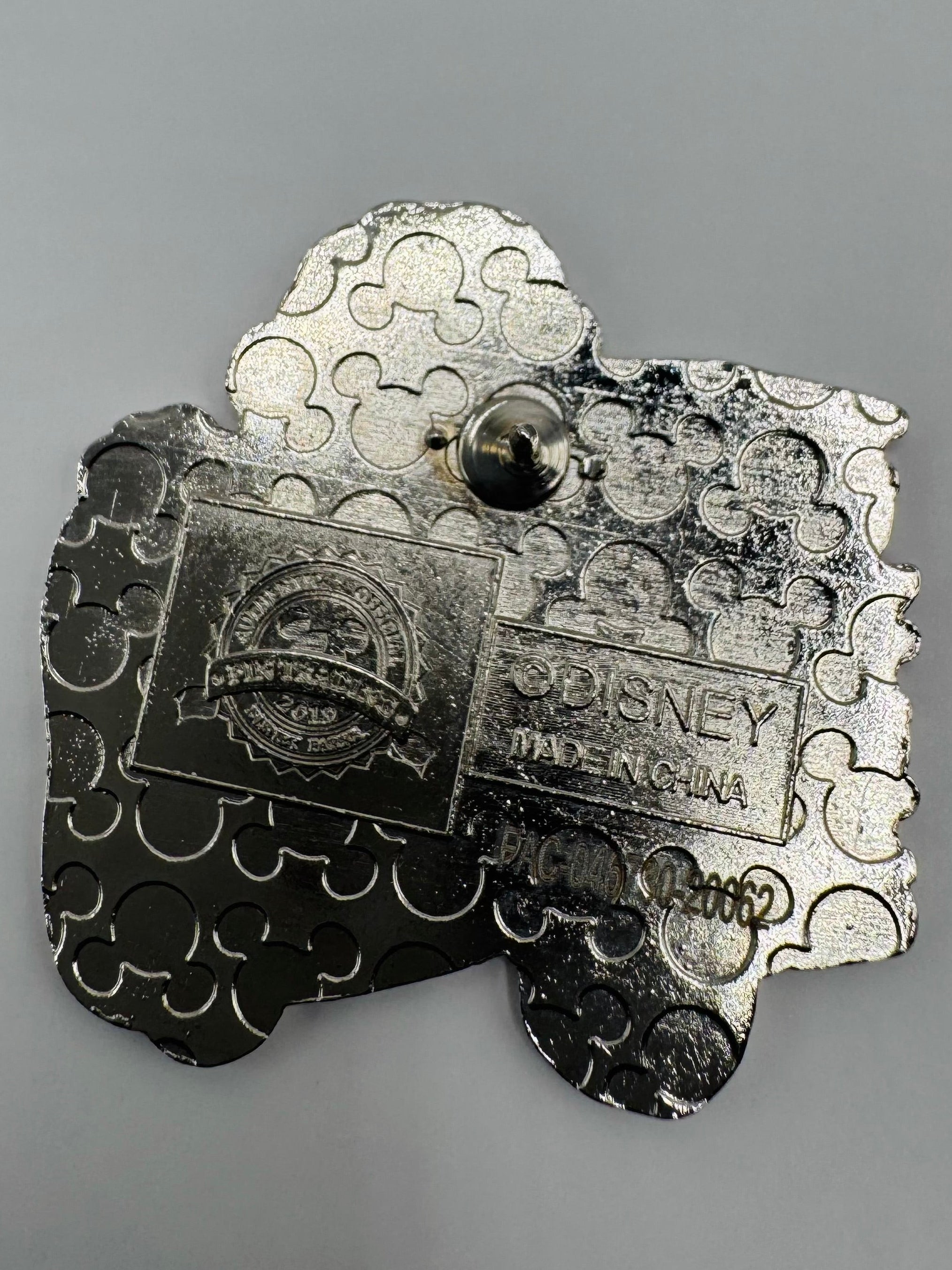 Pinocchio & Geppetto Hug Disney Trading Pin